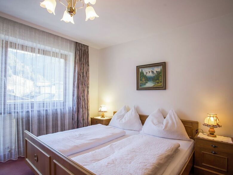 Pleasant Apartment With Ski Storage,balcony, Garden, Parking