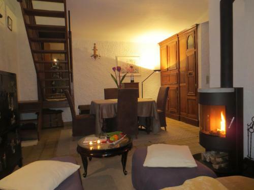 Hotel H�tel Les Ardilli�res Du Pont D'oye