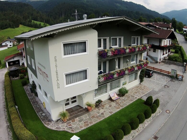 Cozy Apartment With Garden In Tyrol