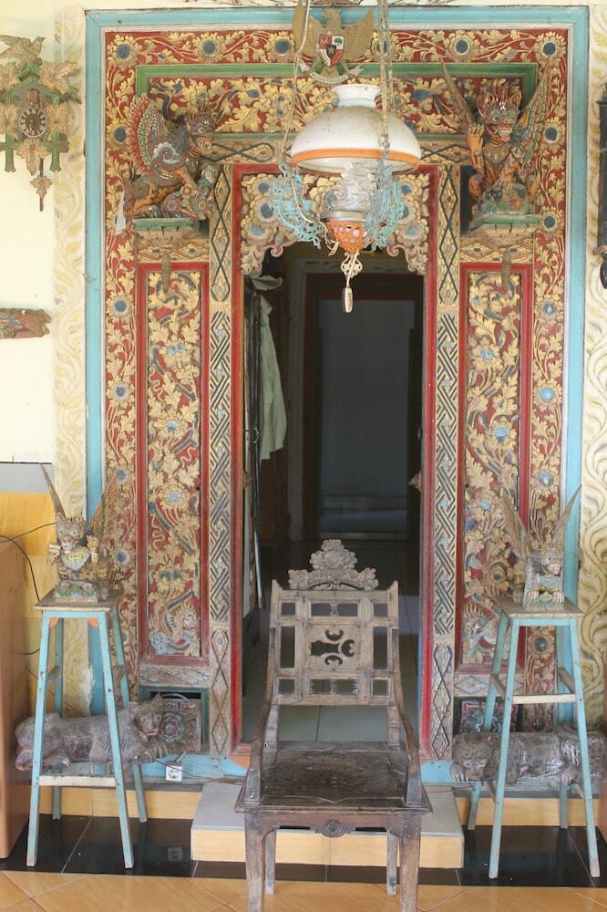 Hotel Mandhasativa Homestay