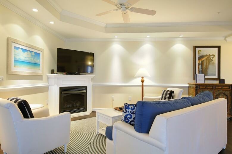 Waterside Resort By Capital Vacations
