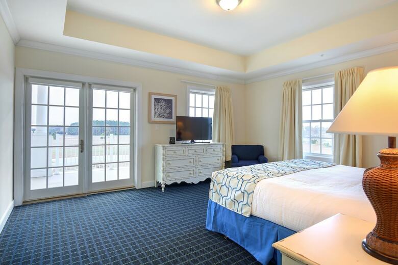 Waterside Resort By Capital Vacations
