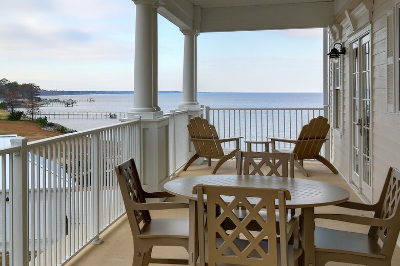 Waterside Resort By Capital Vacations