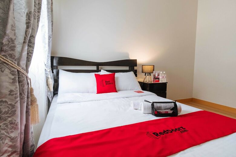 Hotel Reddoorz Premium @ Smdc Fairview