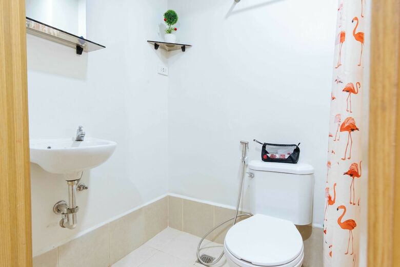 Hotel Reddoorz Premium @ Smdc Fairview
