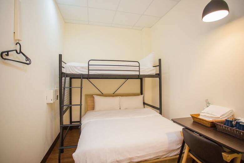 Hostal Douzi Home Hotel-nearby Metro - Hostel