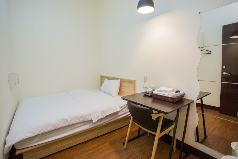 Hostal Douzi Home Hotel-nearby Metro - Hostel