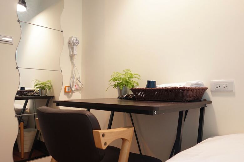 Hostal Douzi Home Hotel-nearby Metro - Hostel