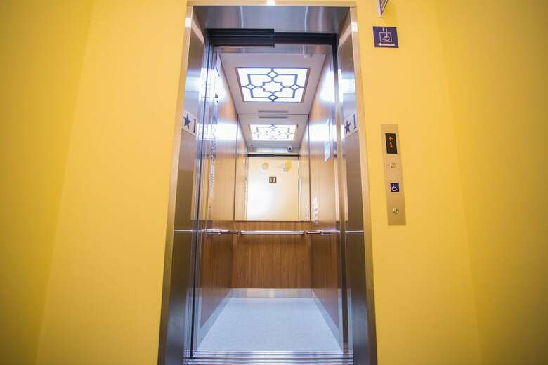 Hostal Douzi Home Hotel-nearby Metro - Hostel