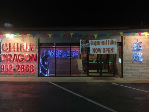Hotel Dragon Inn & Suites