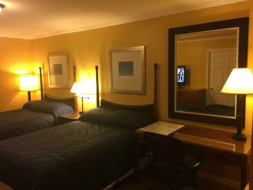 Hotel Dragon Inn & Suites