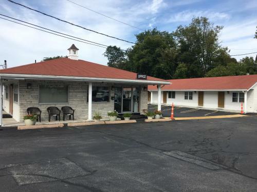 Chisholm's Motor Inn