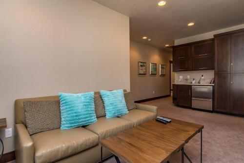 1310 Omalley Dr Home