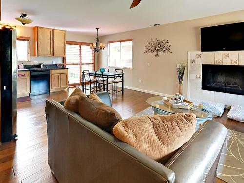 2572 Elwood Ave Home