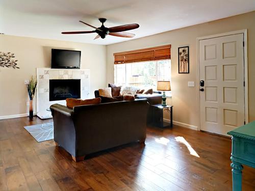 2572 Elwood Ave Home
