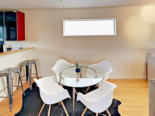 The Seattle House - Urban Retreat