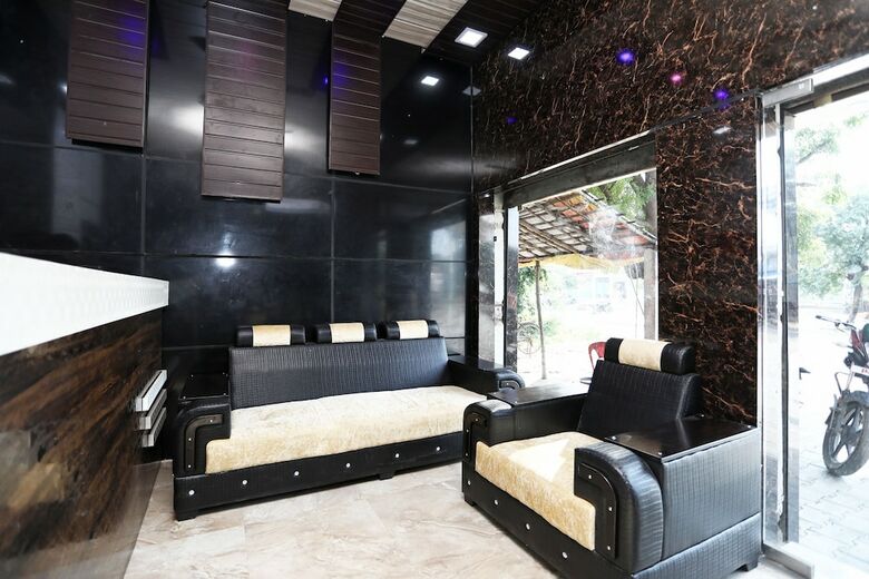 Hotel Oyo 18346 Glorify Stay2
