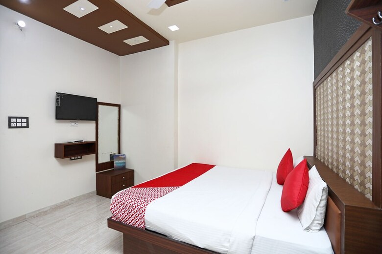 Hotel Oyo 18346 Glorify Stay2