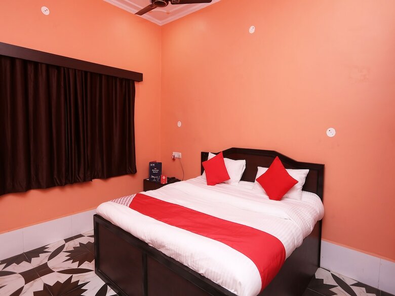 Oyo 22221 Yadav Hotel