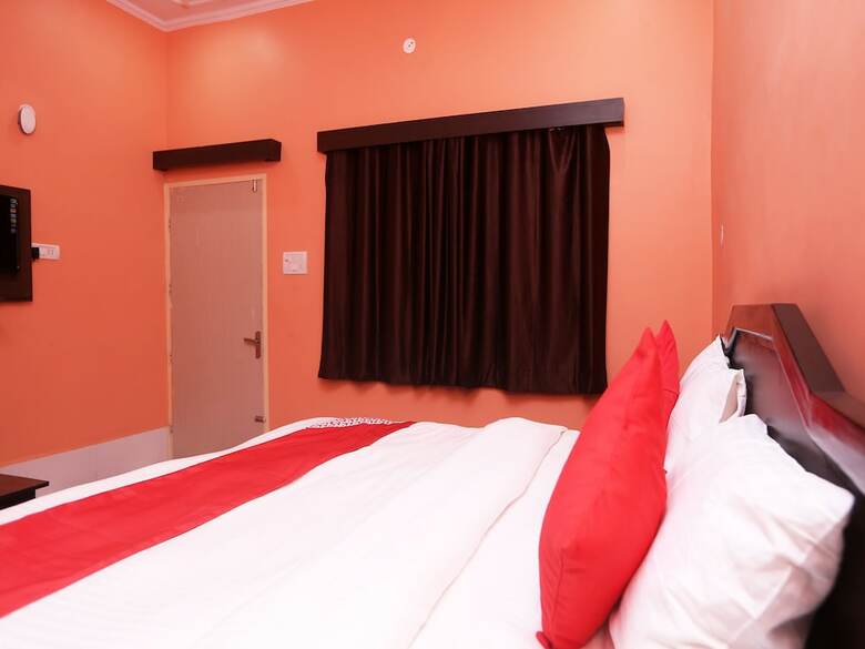 Oyo 22221 Yadav Hotel