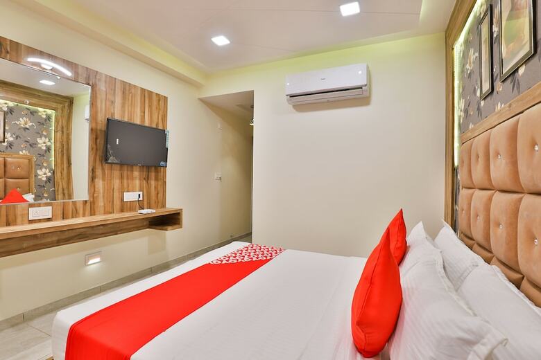 Oyo 24444 Hotel Rudrax