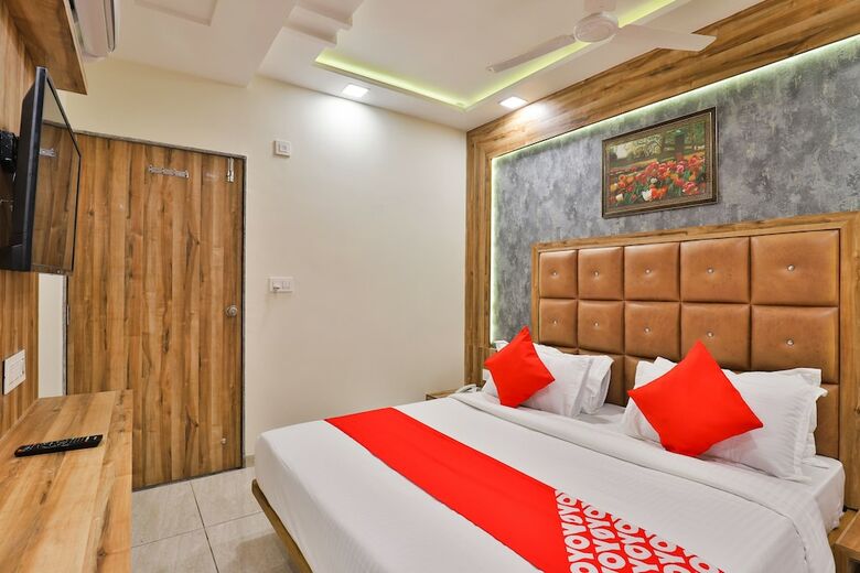 Oyo 24444 Hotel Rudrax