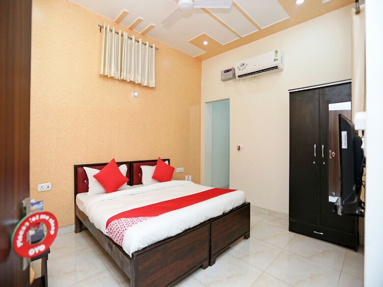 Oyo 17066 Hotel Pushpa Palace