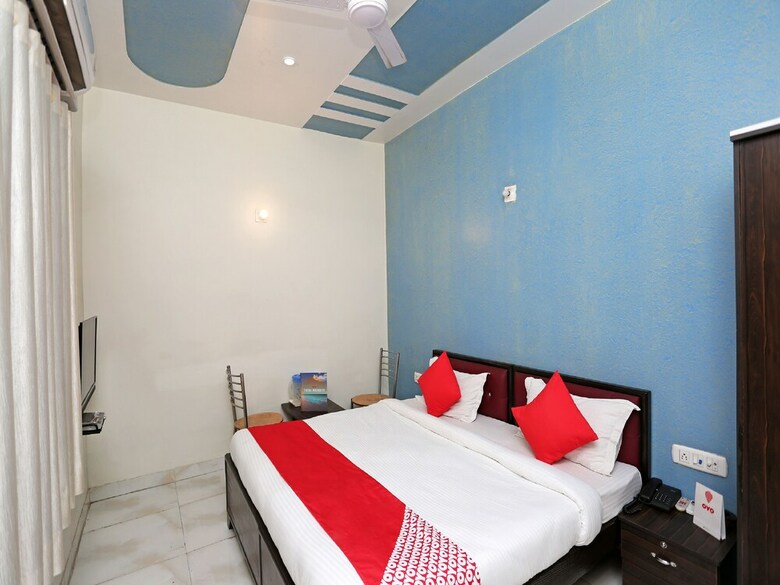 Oyo 17066 Hotel Pushpa Palace