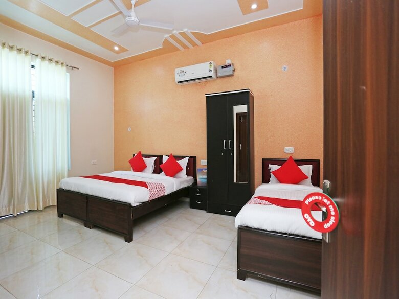 Oyo 17066 Hotel Pushpa Palace