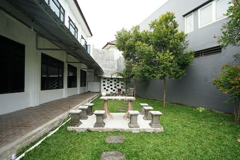 Hostal Oyo 511 Grace Residence