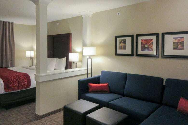 Hotel Comfort Inn & Suites