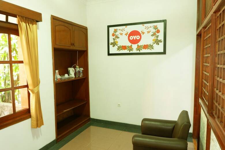 Oyo 517 Hotel Arjuna Lawang