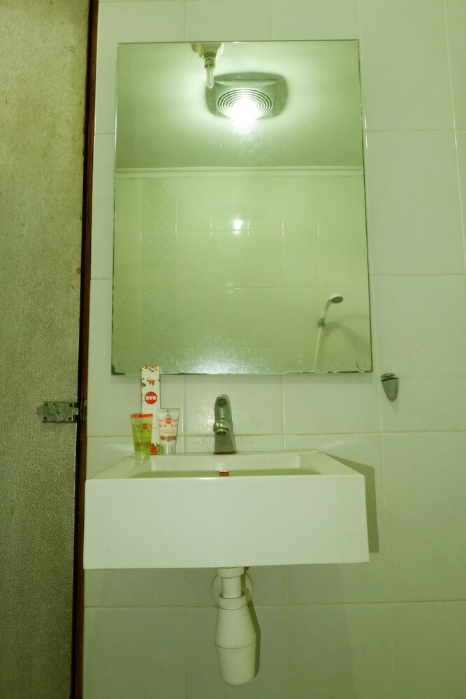 Oyo 517 Hotel Arjuna Lawang
