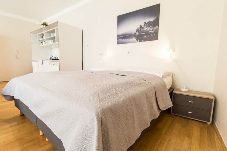 Apartamentos Checkvienna - Kaiserstra�e
