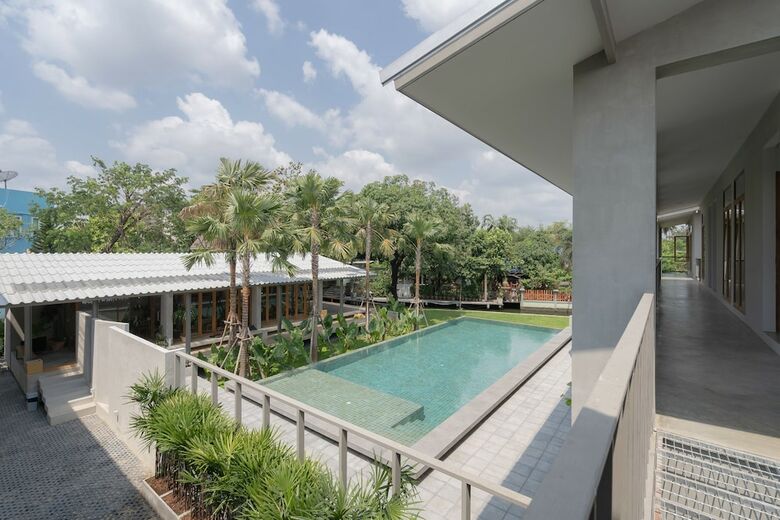 Hotel Sunkiss Pool.bed.cafe