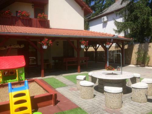 Hostal T�nde Vend�gh�z