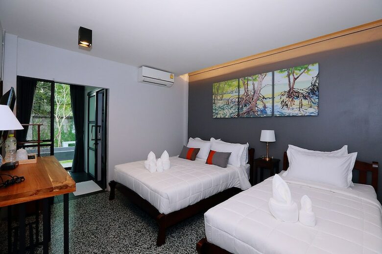 Hotel Canvas Family Home