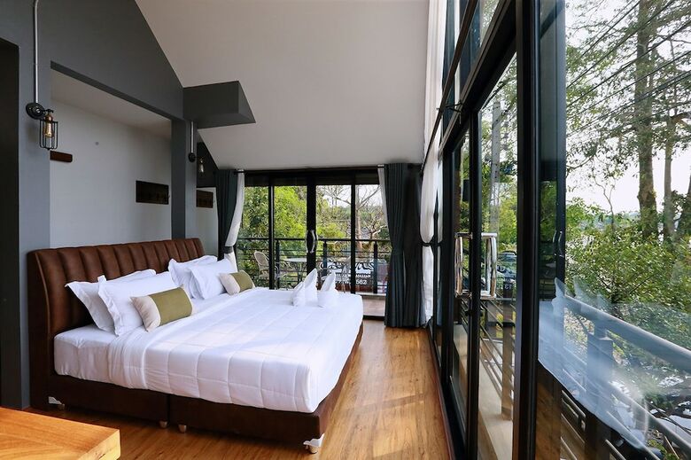 Hotel Canvas Family Home