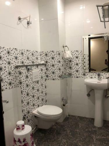 Wisteria Hotel And Restaurant