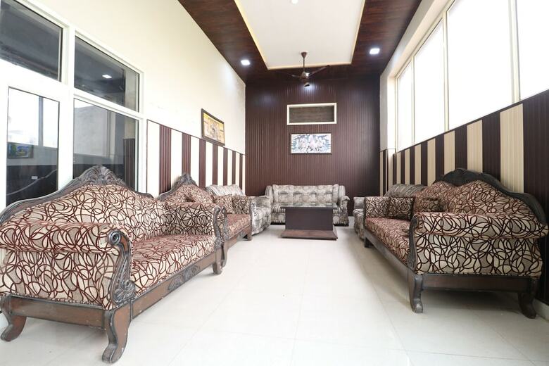 Hotel Oyo 28338 New Life