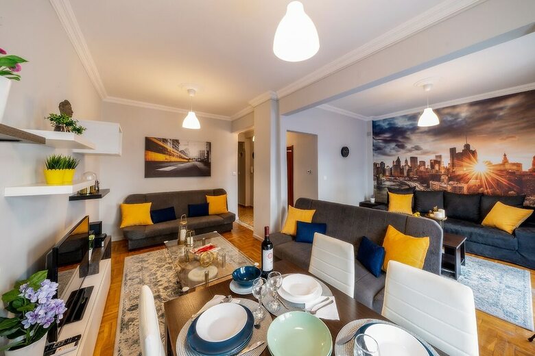 Apartamentos Corona Deluxe Apt (Must)