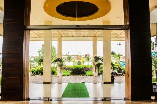 Solitaire Hotel And Resorts