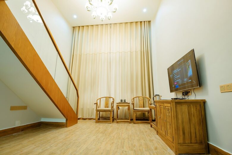 Qingcheng Sunrise Sailing Hotel
