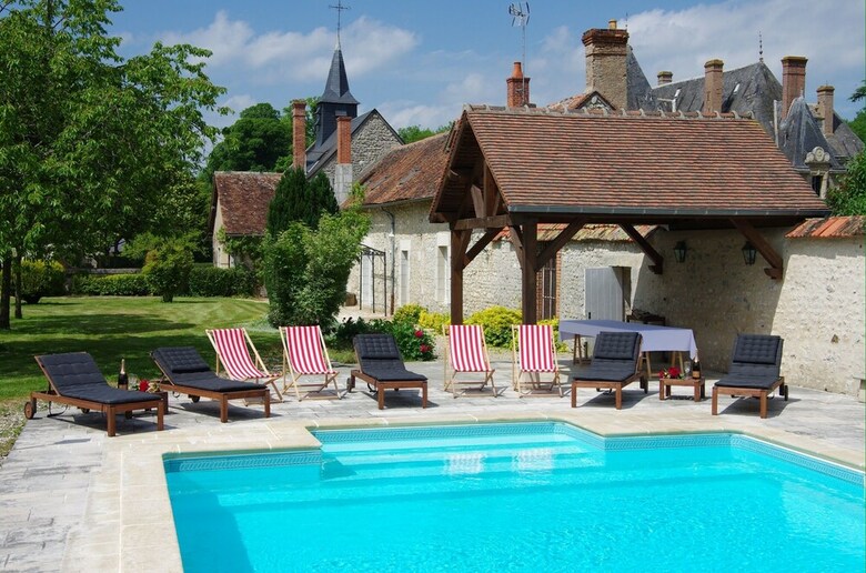 Chateau De Courcelles Le Roy