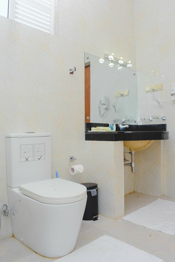 Hotel Pearl White Palace