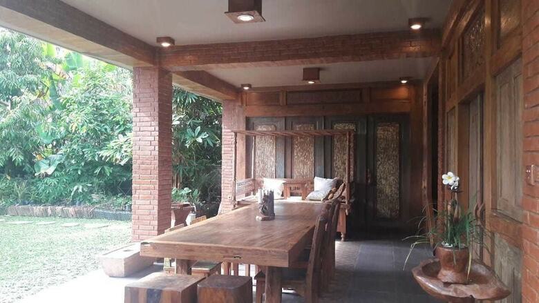 Bed & Breakfast Jatiwangi Villa