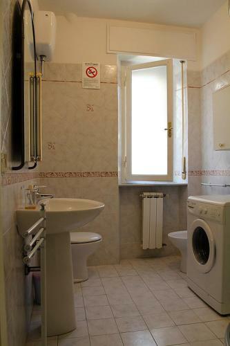 Hostal Guest House - Rooms Rent Cisanello