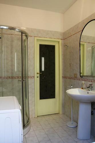Hostal Guest House - Rooms Rent Cisanello