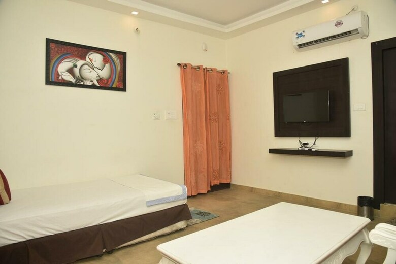 Man Singh Hotel And Resorts