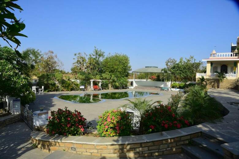 Man Singh Hotel And Resorts